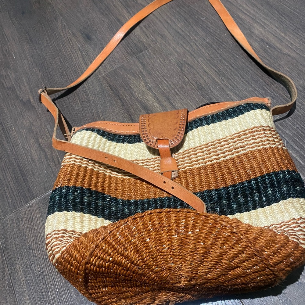 Straw hand made women’s bag from Uganda